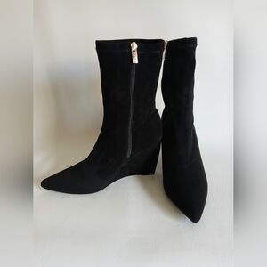 New York & Company Black Wedge Heeled Boots Sz8M Modern & Sophisticated